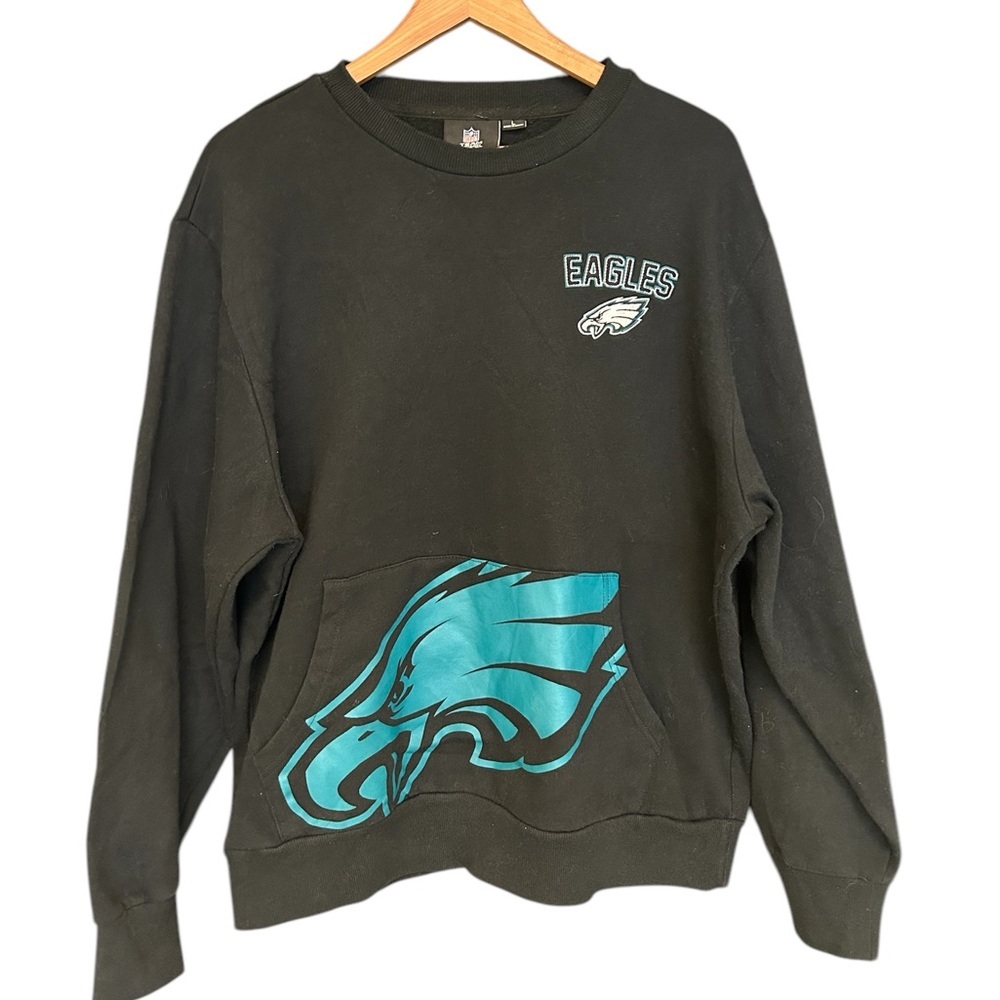 NFL women’s Philadelphia Eagles size L sweatshirt with a large pocket on front